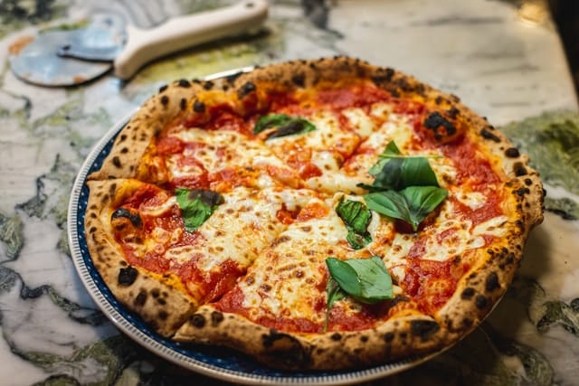 Pizza Crema di Tartufo à la crème de truffe noire, L'Épicerie du Boulingrin Reims